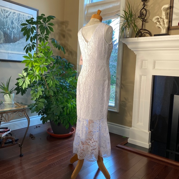 NWT - Nanette Lepore V-Neck Sleeveless Lace Dress - Picture 4 of 16